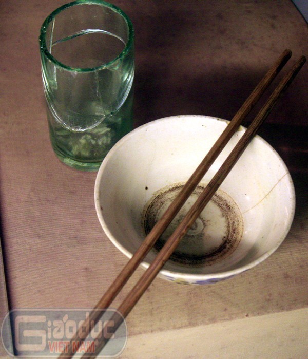 Bát đũa, cốc uống nước Người từng dùng khi ở Pác Bó, Cao Bằng